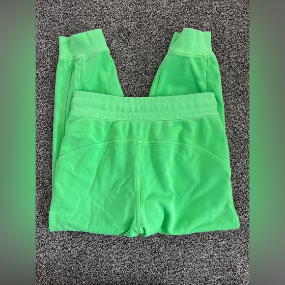 Lululemon Scuba High-Rise Cropped Jogger French Terry Neon Green Size 6 - Picture 12 of 16